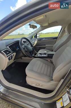 Седан Ford Fusion 2016 в 