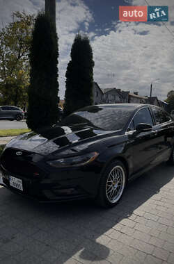 Седан Ford Fusion 2016 в 