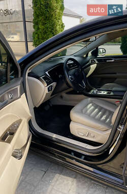 Седан Ford Fusion 2016 в 