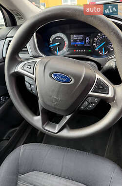 Седан Ford Fusion 2015 в 