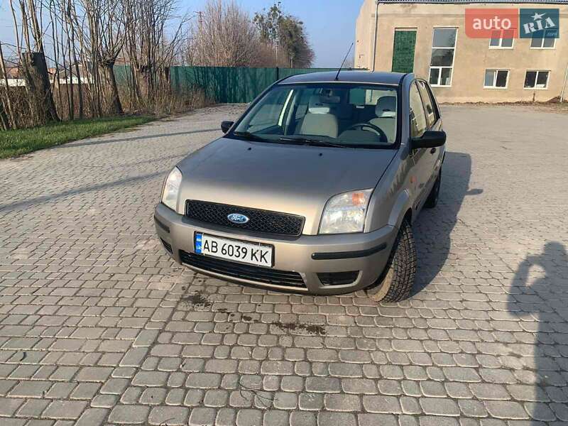 Хетчбек Ford Fusion 2004 в 