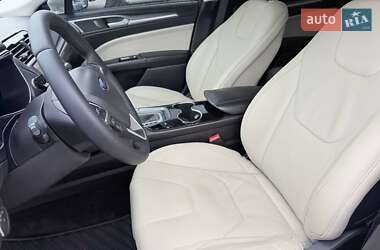 Седан Ford Fusion 2015 в 