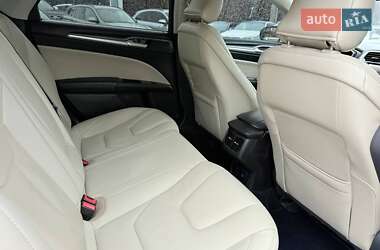 Седан Ford Fusion 2015 в 