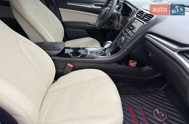 Седан Ford Fusion 2015 в 