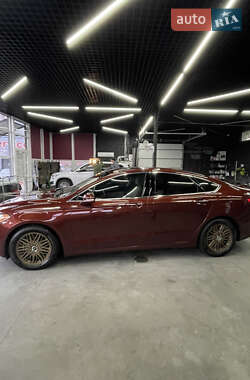 Седан Ford Fusion 2015 в 