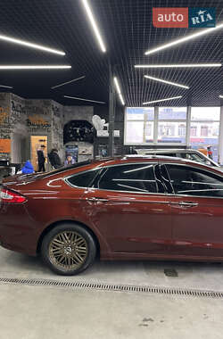 Седан Ford Fusion 2015 в 
