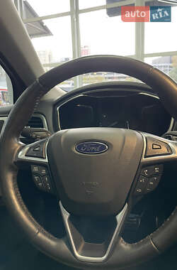Седан Ford Fusion 2015 в 