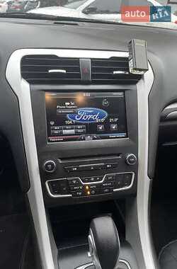 Седан Ford Fusion 2015 в 