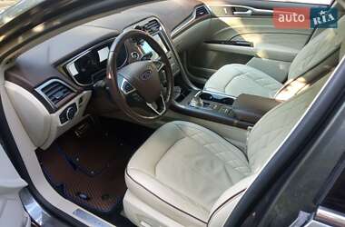 Седан Ford Fusion 2016 в 