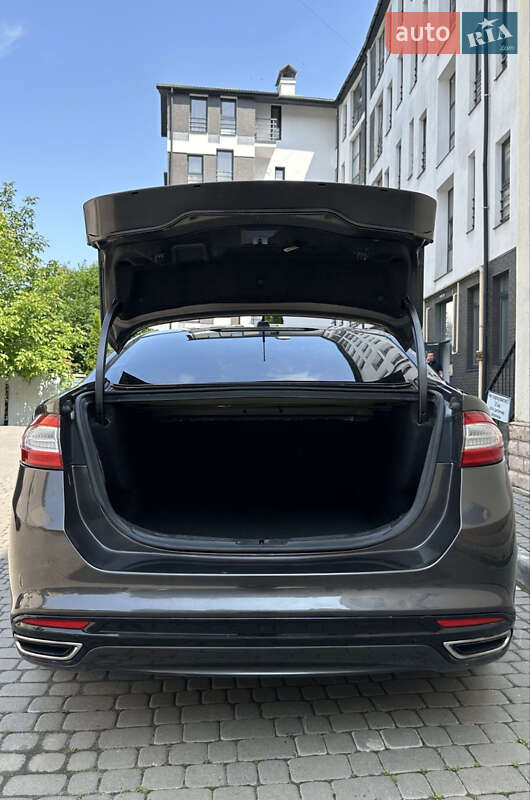 Седан Ford Fusion 2015 в Львові