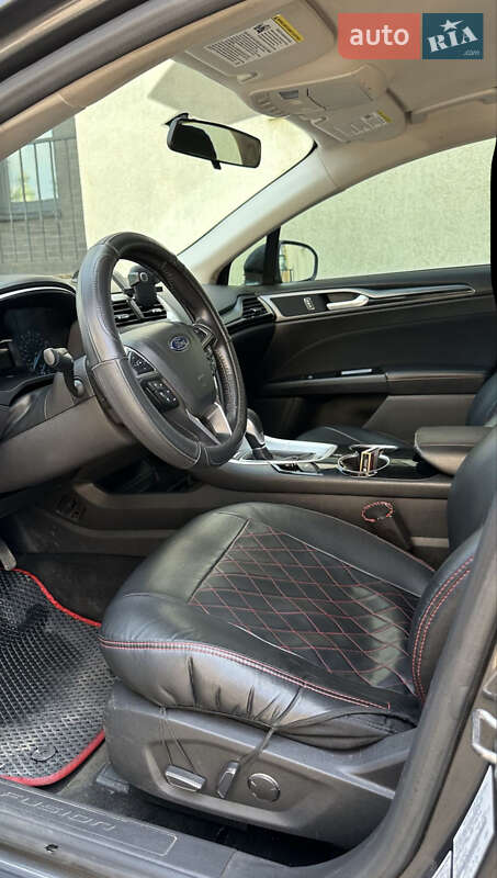 Седан Ford Fusion 2015 в Львові
