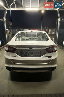 Седан Ford Fusion 2015 в 