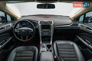 Седан Ford Fusion 2017 в 