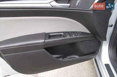Седан Ford Fusion 2016 в 