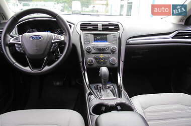 Седан Ford Fusion 2016 в 