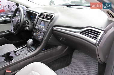Седан Ford Fusion 2016 в 