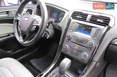 Седан Ford Fusion 2016 в 