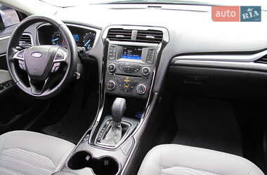 Седан Ford Fusion 2016 в 