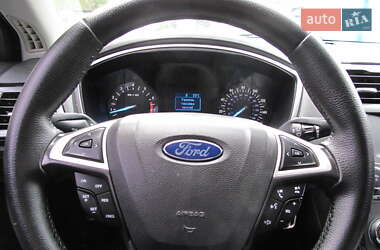 Седан Ford Fusion 2016 в 