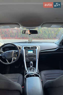 Седан Ford Fusion 2015 в 