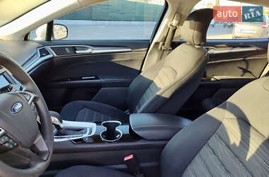 Седан Ford Fusion 2016 в 