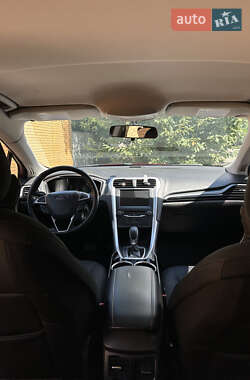 Седан Ford Fusion 2013 в 