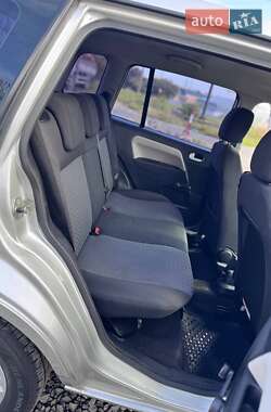 Хэтчбек Ford Fusion 2004 в 