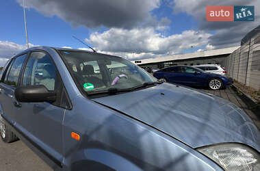 Хэтчбек Ford Fusion 2004 в 