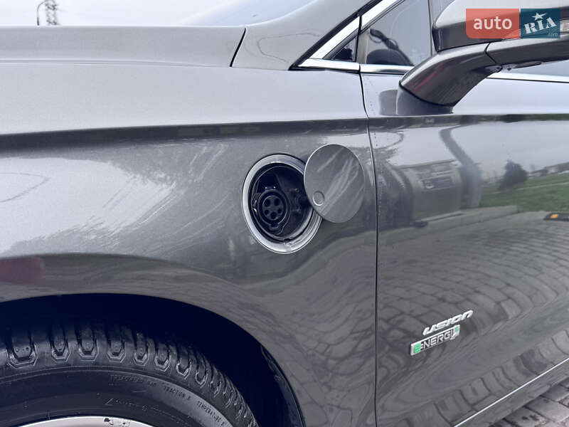 Седан Ford Fusion 2016 в Львове