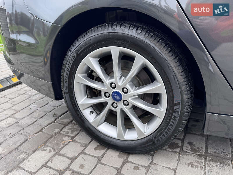 Седан Ford Fusion 2016 в Львове