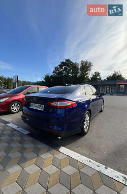 Седан Ford Fusion 2015 в 