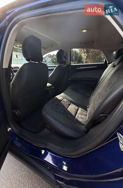 Седан Ford Fusion 2015 в 
