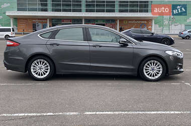Седан Ford Fusion 2015 в 
