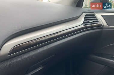 Седан Ford Fusion 2015 в 