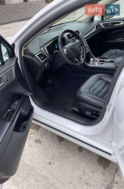 Седан Ford Fusion 2018 в 