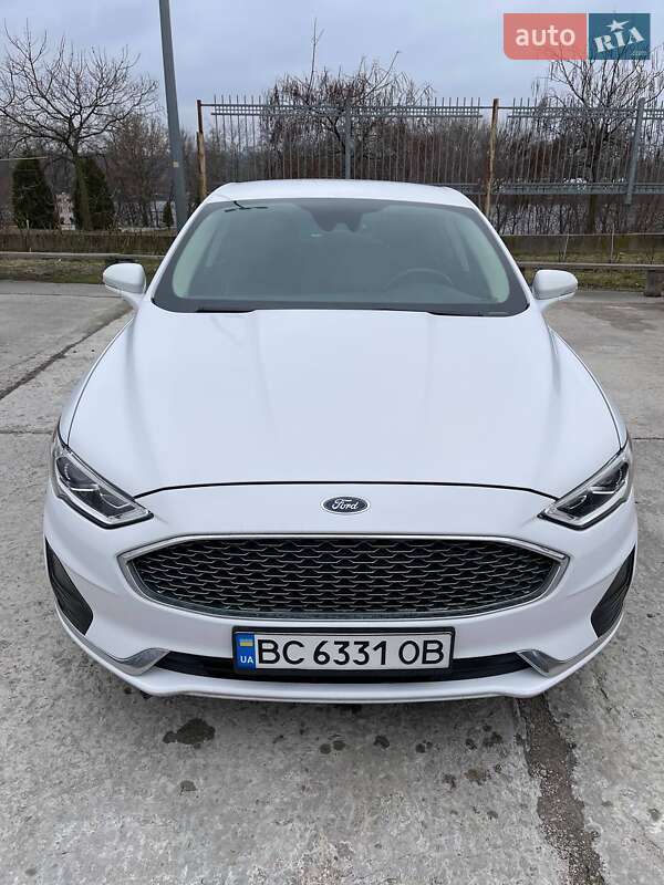 Седан Ford Fusion 2018 в 