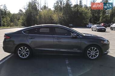 Седан Ford Fusion 2016 в 