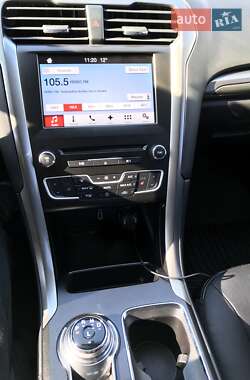 Седан Ford Fusion 2016 в 