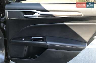 Седан Ford Fusion 2016 в 
