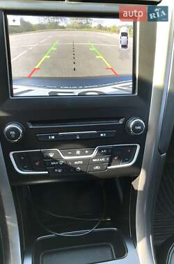 Седан Ford Fusion 2016 в 