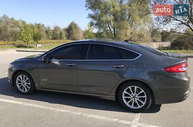 Седан Ford Fusion 2016 в 