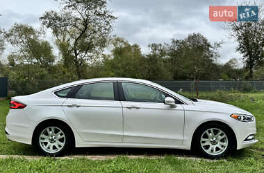 Седан Ford Fusion 2016 в 