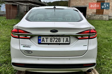Седан Ford Fusion 2016 в 