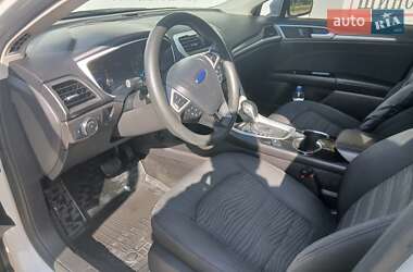 Седан Ford Fusion 2015 в 