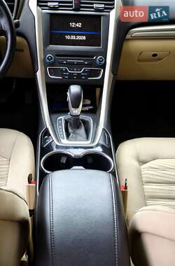 Седан Ford Fusion 2015 в 