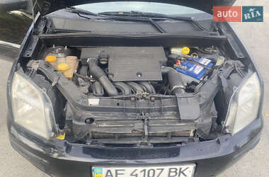 Хэтчбек Ford Fusion 2003 в 