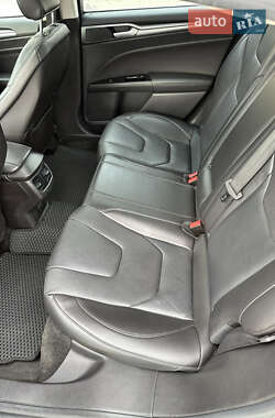Седан Ford Fusion 2015 в 
