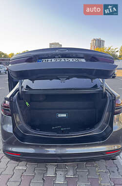 Седан Ford Fusion 2017 в 