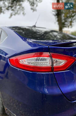 Седан Ford Fusion 2015 в 