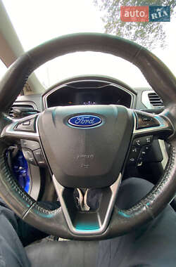 Седан Ford Fusion 2015 в 